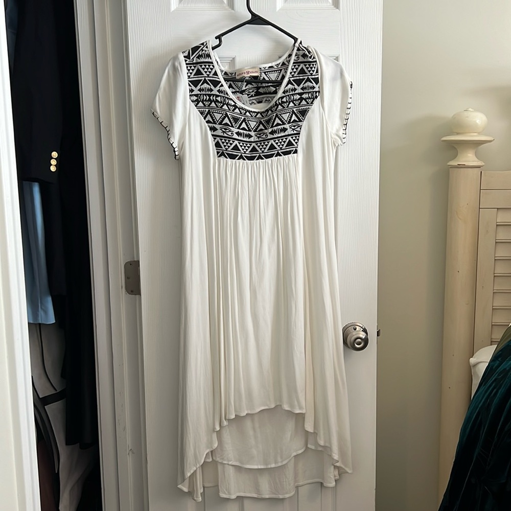 Altered state size medium.  White and black high low